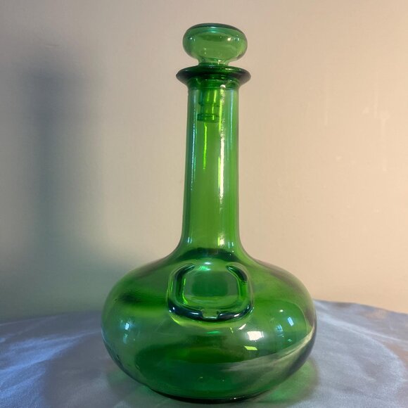 Lime Green Glass Decanter With Cork Stopper 25 oz LJ McGuinness & Co-60s Barware - Picture 1 of 4